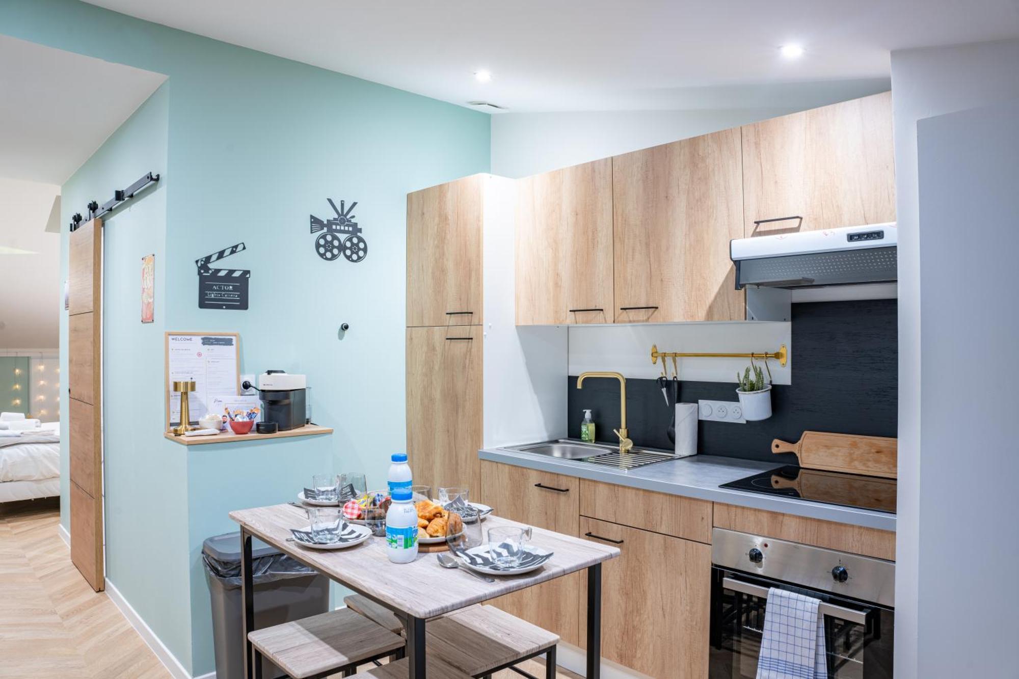 Food And Chill - Deux Appartements Hypercentre - 1 Theme Cinema - By Primo C0Nciergerie トゥールニュ エクステリア 写真