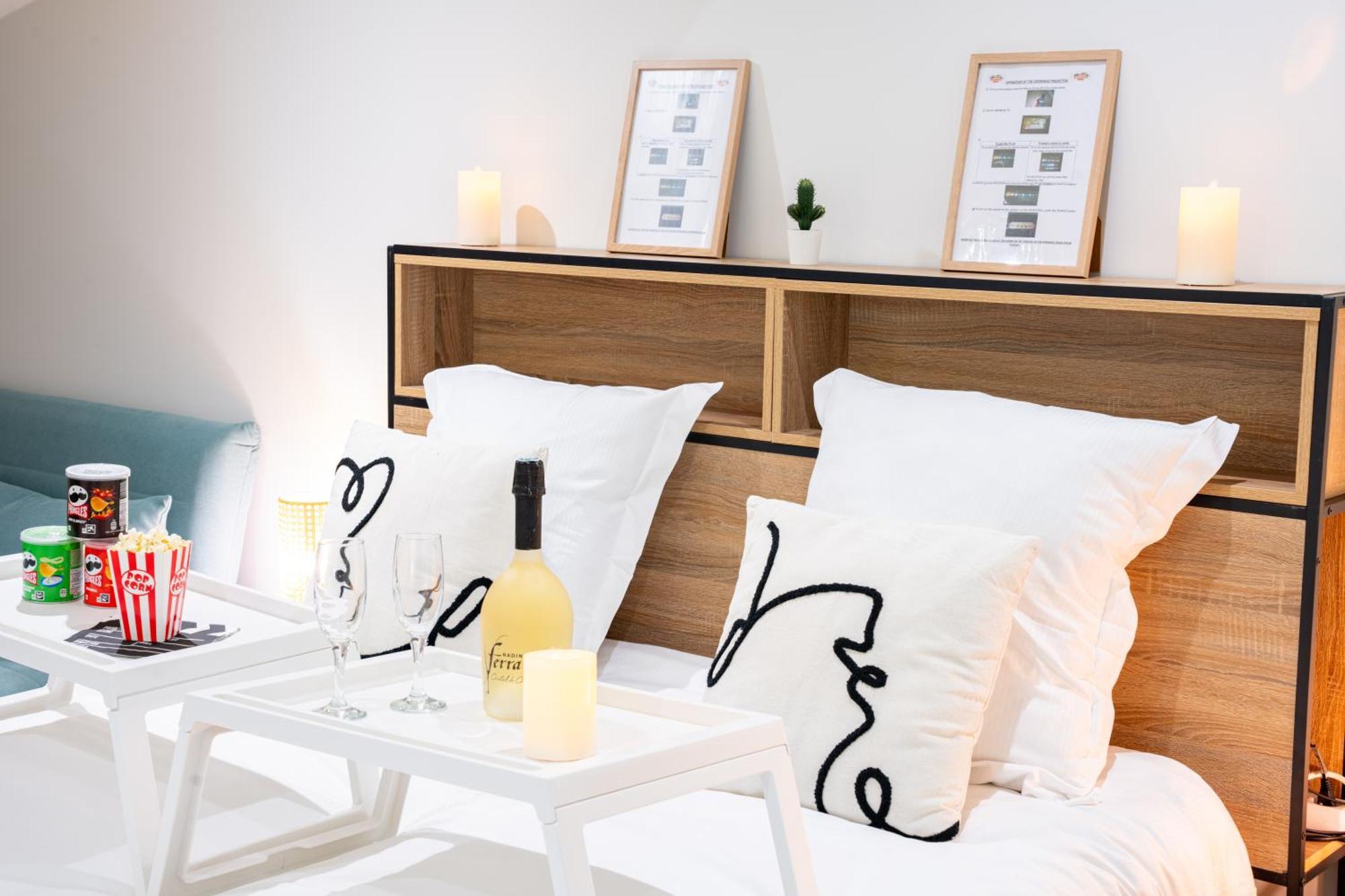 Food And Chill - Deux Appartements Hypercentre - 1 Theme Cinema - By Primo C0Nciergerie トゥールニュ エクステリア 写真